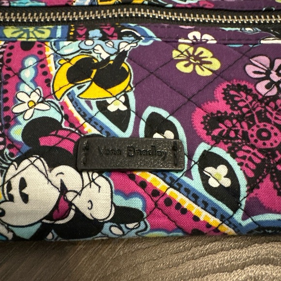 Vera Bradley Disney Mickey/Minnie‎ Paisley Celebration Wristlet - Picture 5 of 7